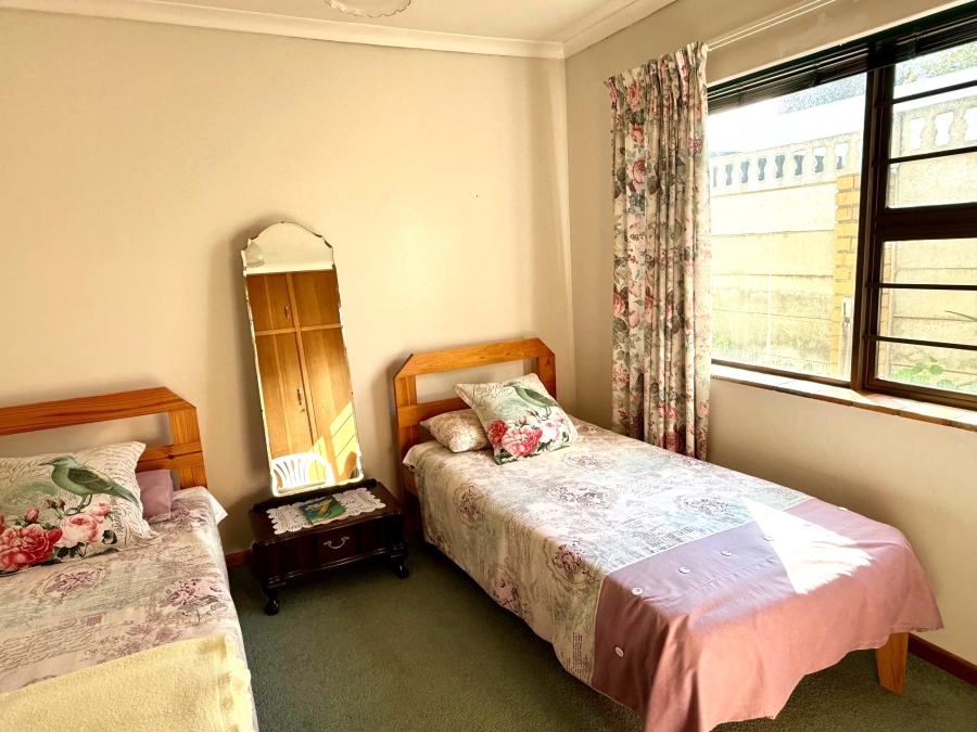 4 Bedroom Property for Sale in Bergzicht Western Cape